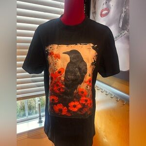 Crow tee shirt
Size large
